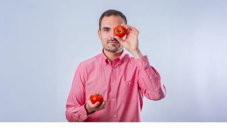Mario Sánchez, tecnólogo de alimentos: “Si eres de los que cree que no pasa nada por llevar la tortilla a la playa en un tupper o dejar la ensaladilla fuera de la nevera en verano, estás muy equivocado”