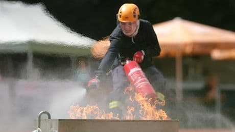 „Es kam von ihm nur eine Rechtfertigung“ – Deutschlandlied-Eklat hat Folgen für Feuerwehrmann