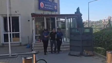 Başakşehir'de eşini bıçaklayarak öldürdü