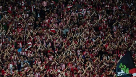 Aplausos para el Athletic tras una durísima derrota