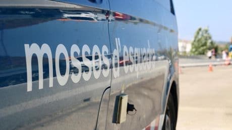 Investigan la muerte violenta de una mujer en un piso de Torelló