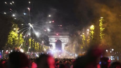 Ligue des champions: la victoire du PSG prolongée par une nuit de célébrations à Paris