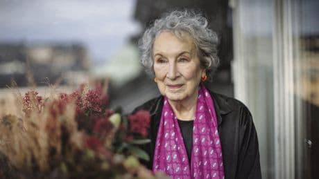 « 1984 », « Le meilleur des mondes », « La servante écarlate » : au Canada, l’autrice Margaret Atwood fait plier la censure qui visait des classiques de la littérature