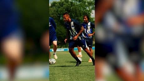 Bei den Profis aufgetaucht - Hertha-Legende Marcelinho mit Zauber-Freistoß