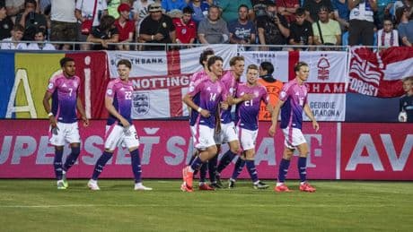 Jong Engeland stelt opnieuw teleur en verliest kraker tegen Jong Duitsland, beide landen wel naar kwartfinale EK