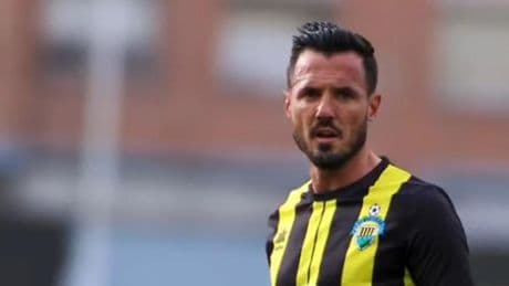 Óscar Sierra, el ‘abuelo’ del futbol català, renovado