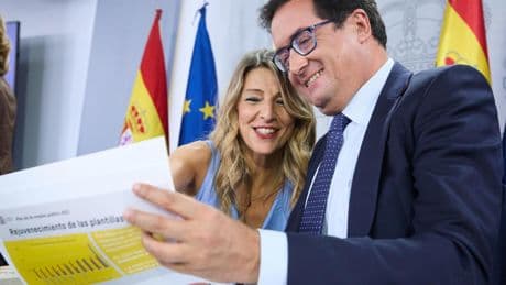 El Gobierno presume de haber convocado 260.000 plazas para funcionarios, pero 1 de cada 3 aún tiene contrato temporal