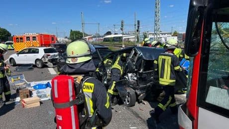 A59 bei Sankt Augustin: Ermittlungen nach Unfall eines Busses mit acht Verletzten