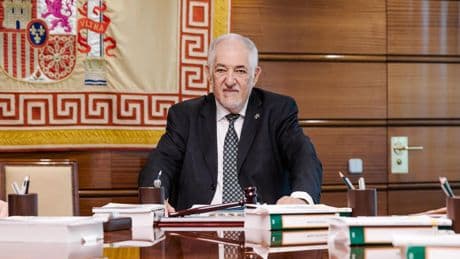 El juez Conde-Pumpido avisa al Senado de que deberá activar la renovación del Constitucional ante su salida en diciembre