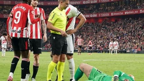 El enfado de Iñaki Williams con el portero del Rayo: «Solo te queda desmayarte hoy»