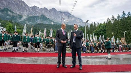 Op de hoogste berg van het land bespreekt Duitsland Europese ‘migratieturbo’ met vijf buurlanden (en zonder Nederland)