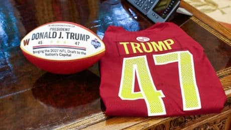 Trump exige el regreso de los Redskins contra la memoria de George Floyd