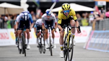 Simon Yates, ganador virtual del Giro de Italia tras arrebatar la maglia rosa a Del Toro y Carapaz en una etapa legendaria