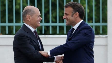"Merci, mon cher ami": Emmanuel Macron fait ses adieux au chancelier allemand Olaf Scholz