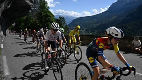 EN DIRECT - Tour de France féminin : Van der Breggen prend le large, Ferrand-Prévot bien installée dans le peloton après une alerte en début d’étape