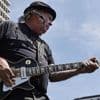 "Si vous êtes fasciste, prenez une Tesla" : Neil Young s'en prend à Elon Musk dans sa nouvelle chanson "Let's Roll Again"