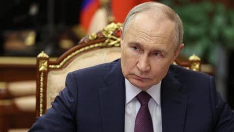 Il coro dei commentatori moralisti mostra il cortocircuito su Putin