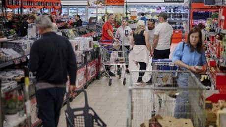 Carrefour, Dia y Alcampo &#039;tiran de tarjeta&#039; para fidelizar clientes en pleno cambio de hábitos de consumo