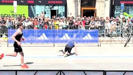 Verrücktes Marathon-Ereignis - Plötzlich funktionieren seine Beine nicht mehr