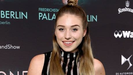Spontane Aktion: Bianca Heinicke lässt sich Piercing stechen