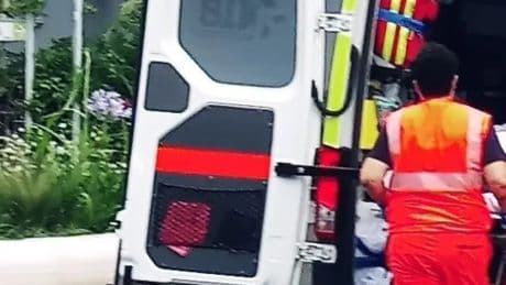 Spagna, focolaio di salmonella: oltre 100 turisti intossicati in un hotel di Murcia. Sintomi e cura