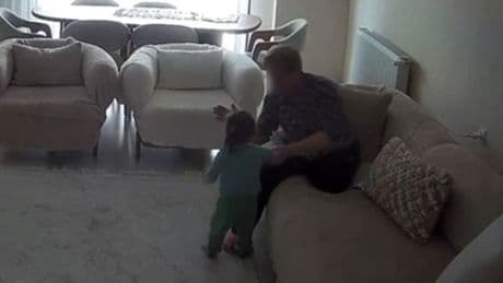 Aydın'da 1,5 yaşındaki bebeğe şiddet uygulayan bakıcı, tahliye edildi