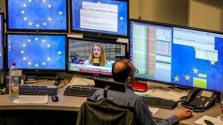 Borse, la schiarita sui dazi spinge i listini. Milano e l'Europa sui massimi