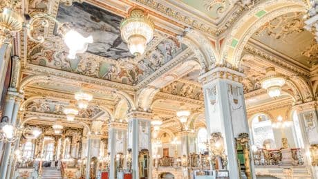 Esta es la cafetería &quot;más bonita del mundo&quot;: los turistas hacen horas de cola y un café cuesta 13 euros