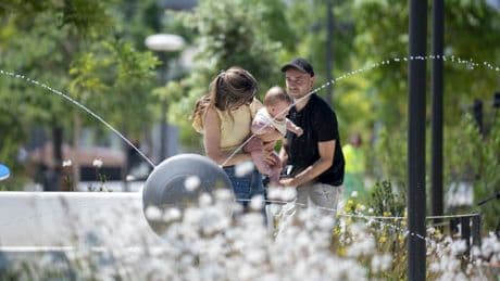 Barcelona estrena cuatro espacios de juegos infantiles con agua