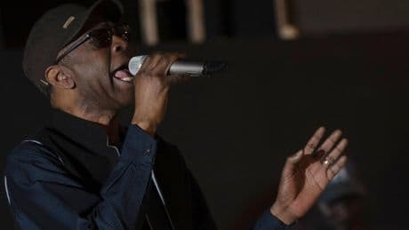 Youssou N'Dour couronne 45 ans de carrière avec un nouvel album et une tournée