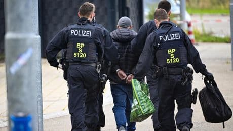 L'Allemagne maintient les refoulements aux frontières malgré une décision judiciaire