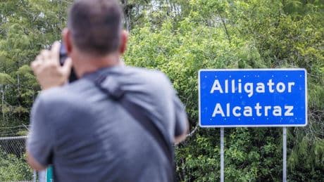 Due italiani ad Alligator Alcatraz. "È un campo di concentramento"