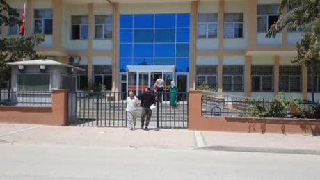 Annesini bıçaklayarak katletmişti, tedavi gördüğü hastanede öldü