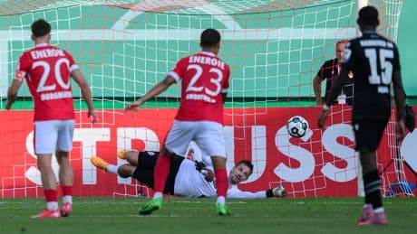 Cottbus schafft Sensation - Torwart-Wahnsinn bei Hannover-Blamage