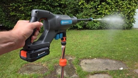 Flexibler Akku-Mitteldruckreiniger: Gardena AquaClean 24/18V P4A im Test