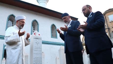 Diyanet İşleri Başkanı Erbaş, Bosna Hersek'te şehit olan Selami Yurdan'ın kabrini ziyaret etti