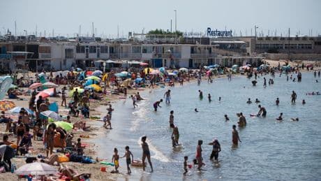Marseille : un sexagénaire interpellé après avoir pris en photo plusieurs femmes dénudées sur une plage
