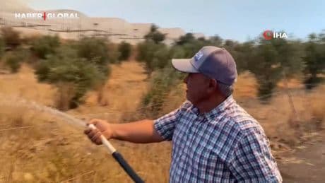 Antalya’da alevlerin yaklaştığı mahallede vatandaşlar hortumlarla nöbette