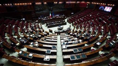 Lo sfregio di Avs in Aula nel giorno del ricordo del Cav