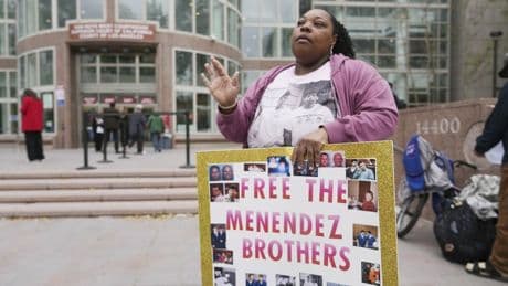 Rechter verlaagt straf van Menendez-broers; geen levenslang meer