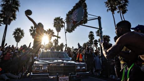 'Hoopers' paradise.' Players flock to Venice Beach to honor Kobe Bryant and game they love