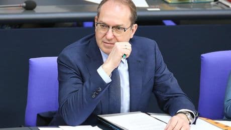 Neues Gesetz zur Migrationswende - Innenminister Dobrindt stoppt Familiennachzug