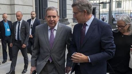 El PP recupera la bandera de Venezuela para acusar a Sánchez de «blanquear» al chavismo