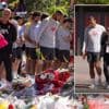 Virgil van Dijk ontfermt zich over moeder van Diogo Jota bij indrukwekkende bloemenzee bij Anfield
