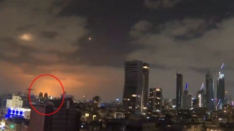 Las impactantes imágenes de la nueva oleada de bombardeos de Irán sobre Israel: &quot;La más poderosa y devastadora&quot;