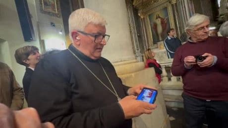 Il nuovo Papa: il momento dell'annuncio con monsignor Tasca nella chiesa delle Grazie | Video