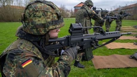 Neue Wehrpflicht: Bundeswehr: Führerschein-Zuschuss für Freiwillige?