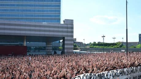 Milan taraftarları, yönetimi protesto etti!