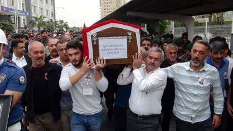 Özel Harekat polisi silah kazası sonucu şehit oldu