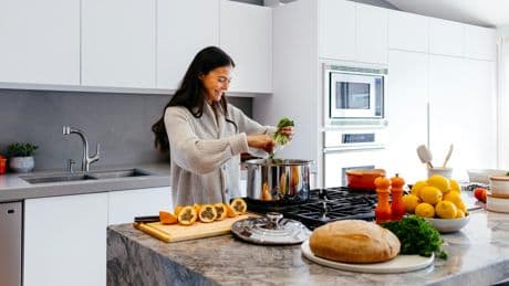 Una nutricionista desvela cuál es la dieta ideal para frenar la crisis climática : "Es un pacto entre tu cuerpo y la Tierra"
